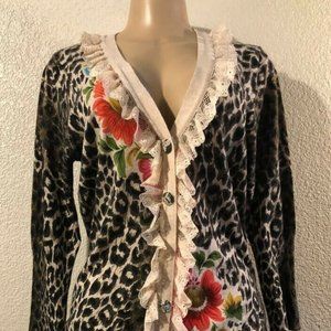 Charlotte V neck buttons Women Sz L Blouse Long Sleeve Animal/Floral pattern